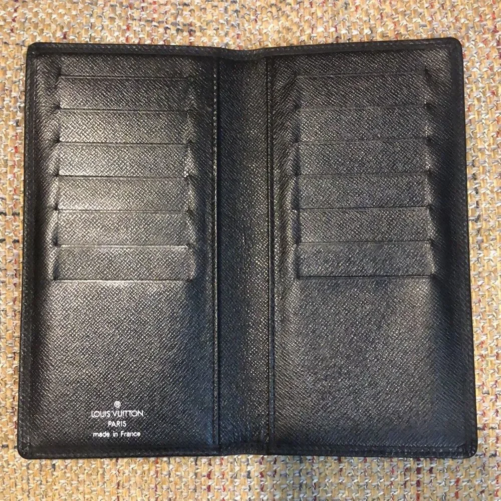 LOUIS VUITTON Black Taiga Leather Long Thin Bifold CC Wallet MI0025